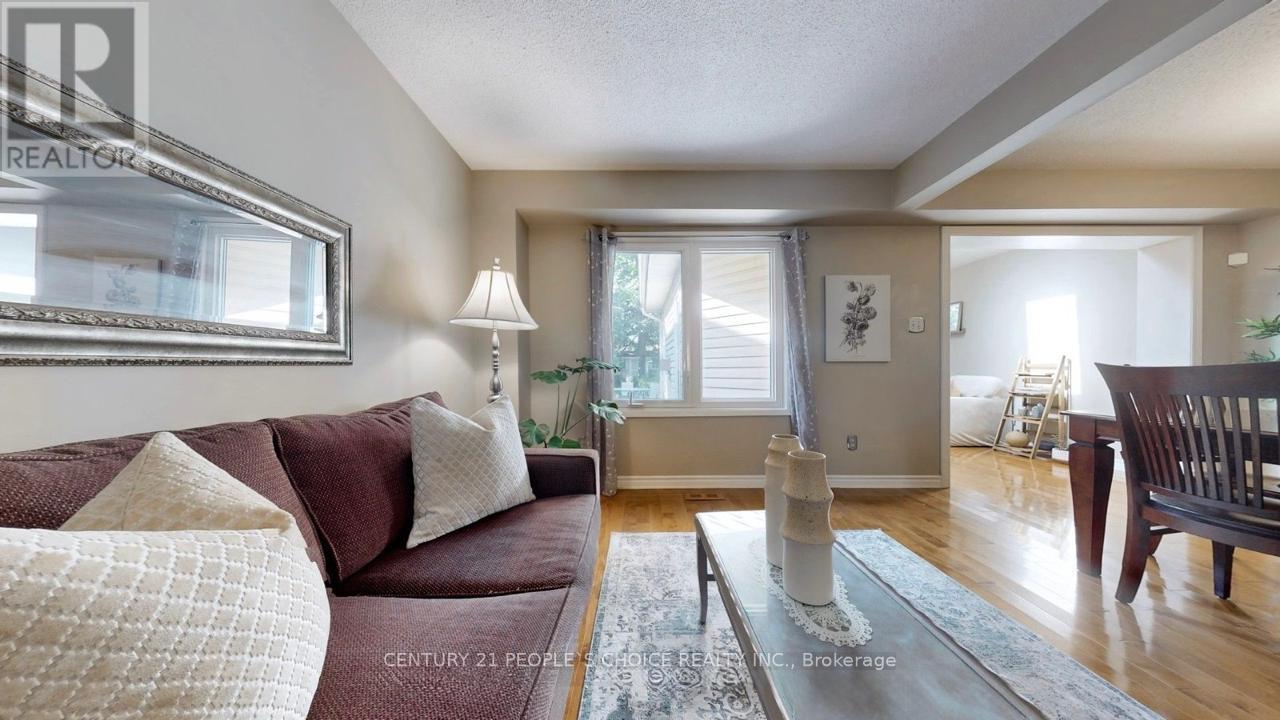 7275 Corrine Crescent, Mississauga, Ontario  L5N 5C3 - Photo 9 - W12638662