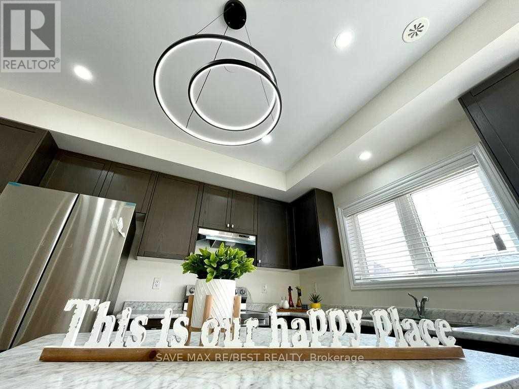 12 Aspen Hill Road, Brampton, Ontario  L6Y 6E3 - Photo 8 - W12638664