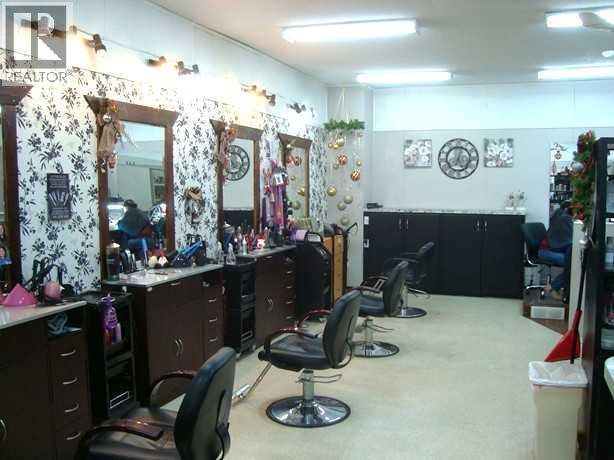 319 Main Street, Trochu, Alberta  T0M 2C0 - Photo 9 - A2275446