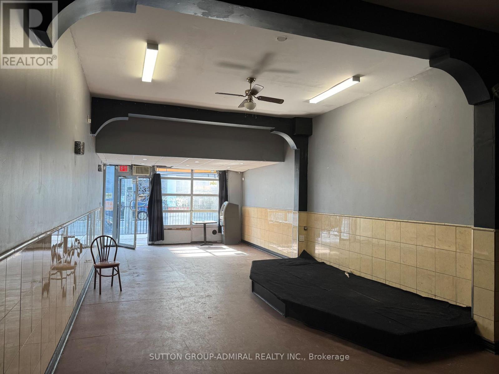 1602 Eglinton Avenue W, Toronto, Ontario M6E 2G5 - Photo 4 - W12638692