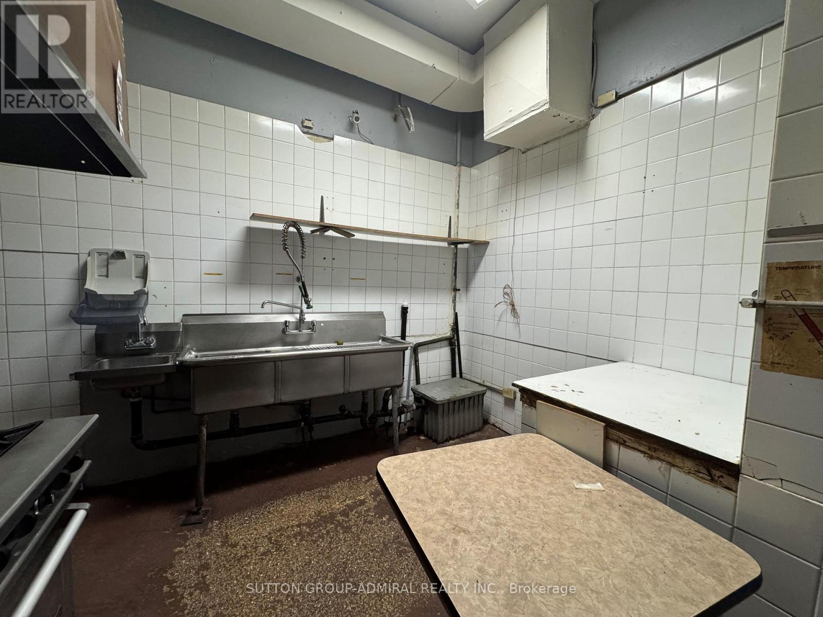 1602 Eglinton Avenue W, Toronto, Ontario M6E 2G5 - Photo 7 - W12638692