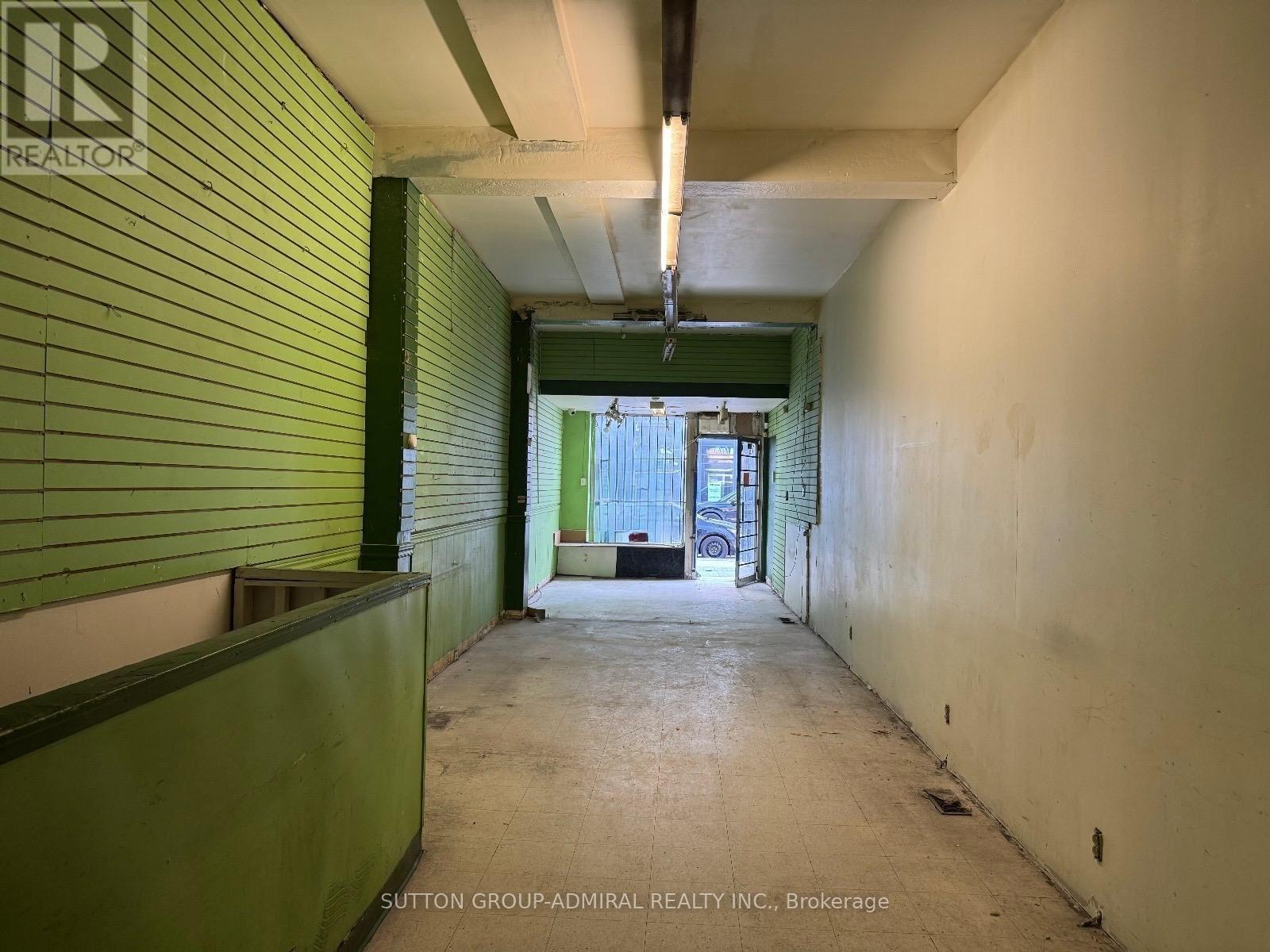 1602 Eglinton Avenue W, Toronto, Ontario M6E 2G5 - Photo 9 - W12638692