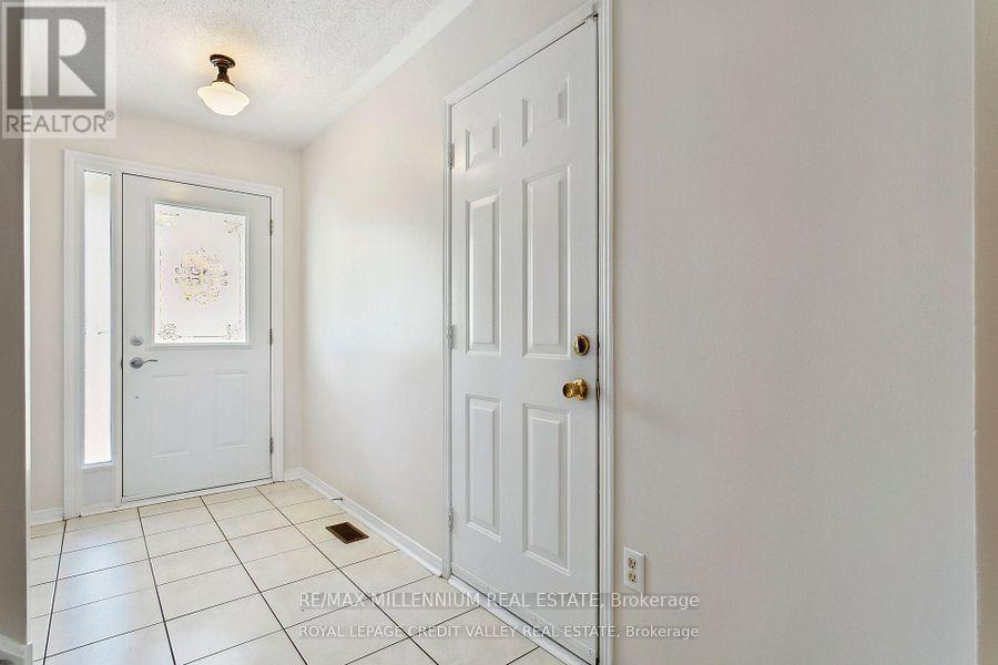 95 Woodhaven Drive, Brampton, Ontario  L7A 1Y8 - Photo 12 - W12638708