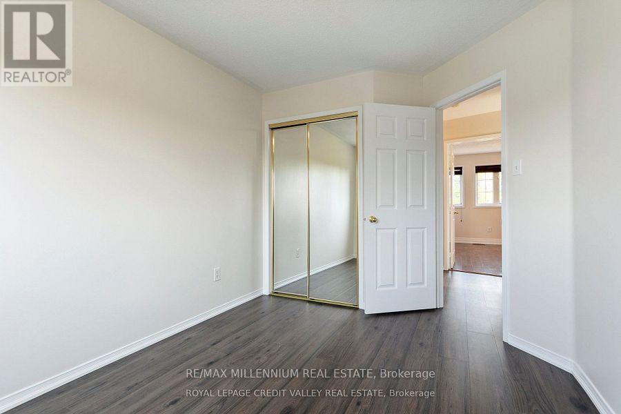 95 Woodhaven Drive, Brampton, Ontario  L7A 1Y8 - Photo 4 - W12638708