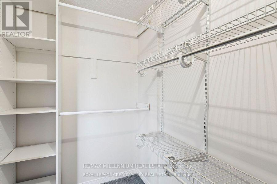 95 Woodhaven Drive, Brampton, Ontario  L7A 1Y8 - Photo 8 - W12638708