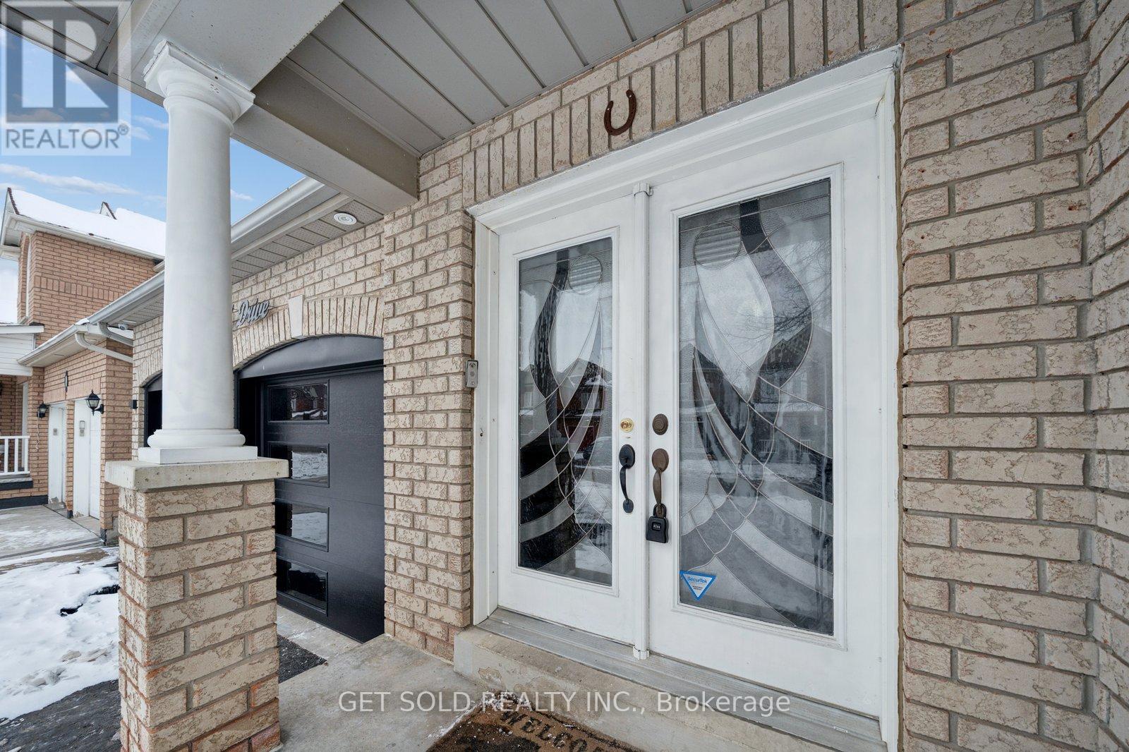 33 Tideland Drive, Brampton, Ontario  L7A 2W2 - Photo 2 - W12638742