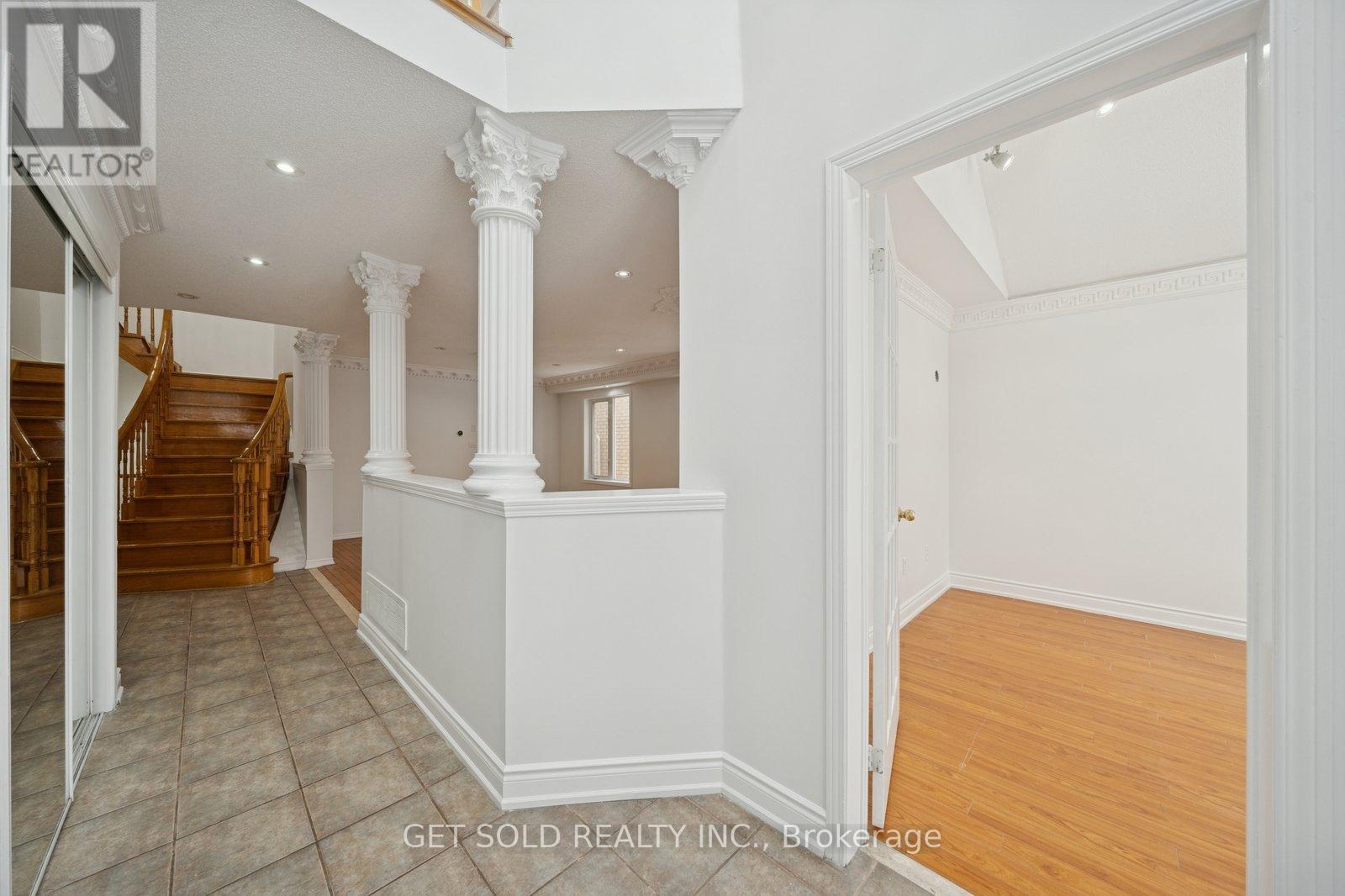 33 Tideland Drive, Brampton, Ontario  L7A 2W2 - Photo 3 - W12638742