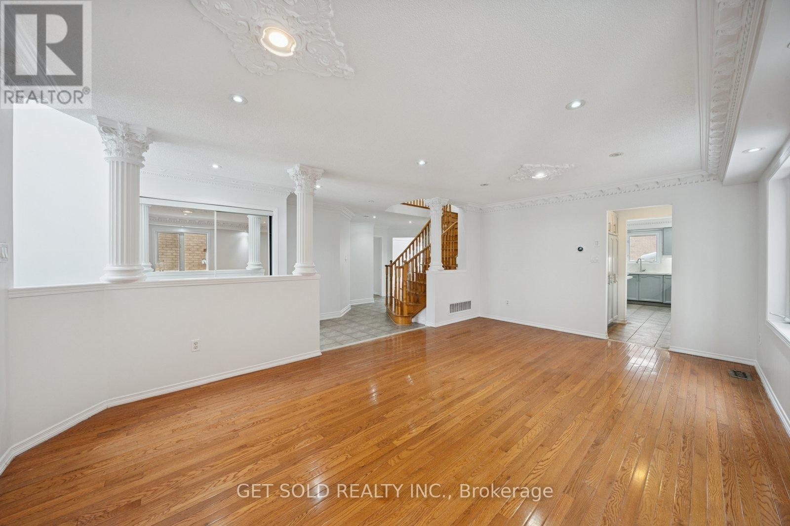 33 Tideland Drive, Brampton, Ontario  L7A 2W2 - Photo 6 - W12638742