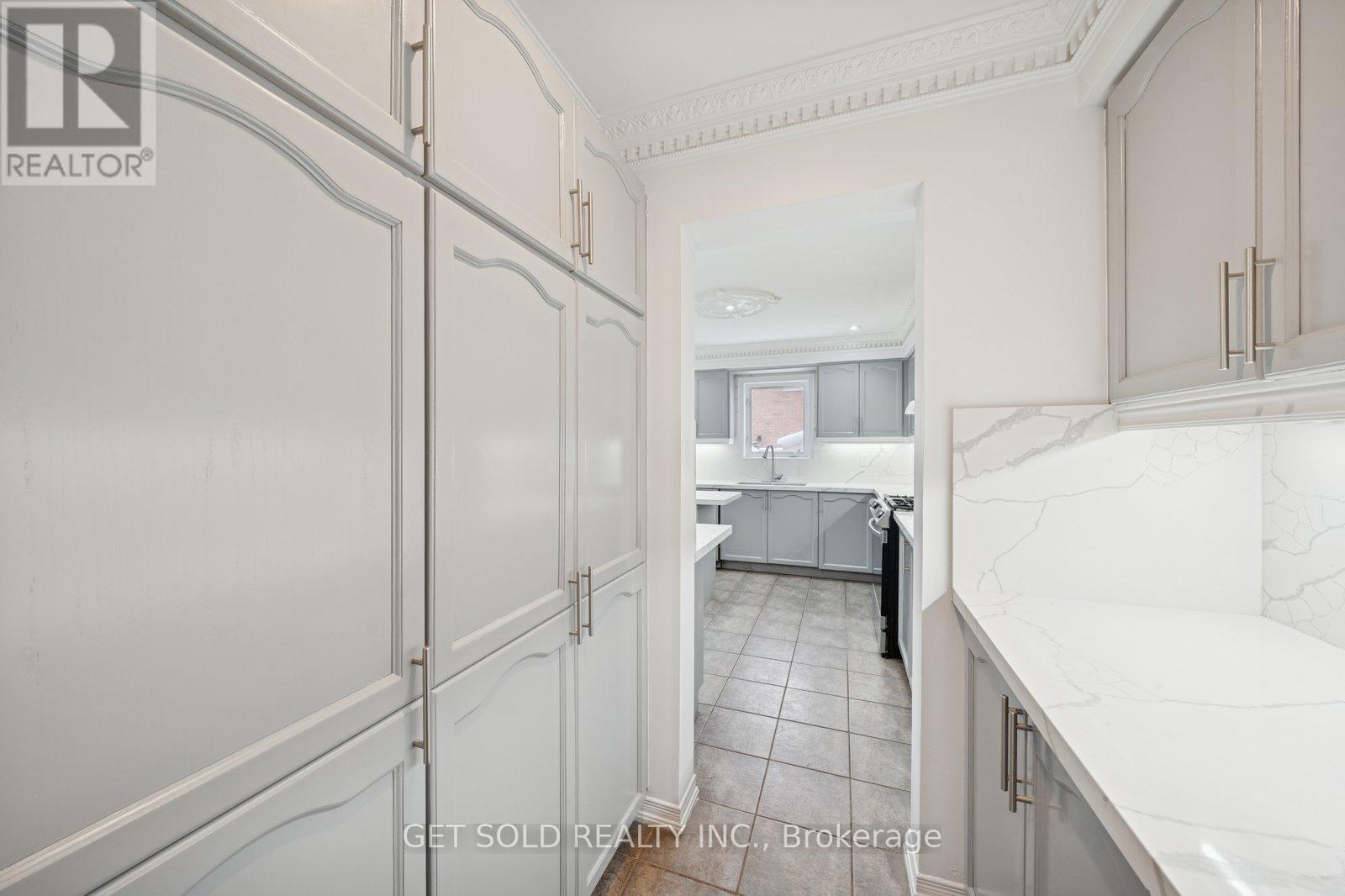 33 Tideland Drive, Brampton, Ontario  L7A 2W2 - Photo 8 - W12638742