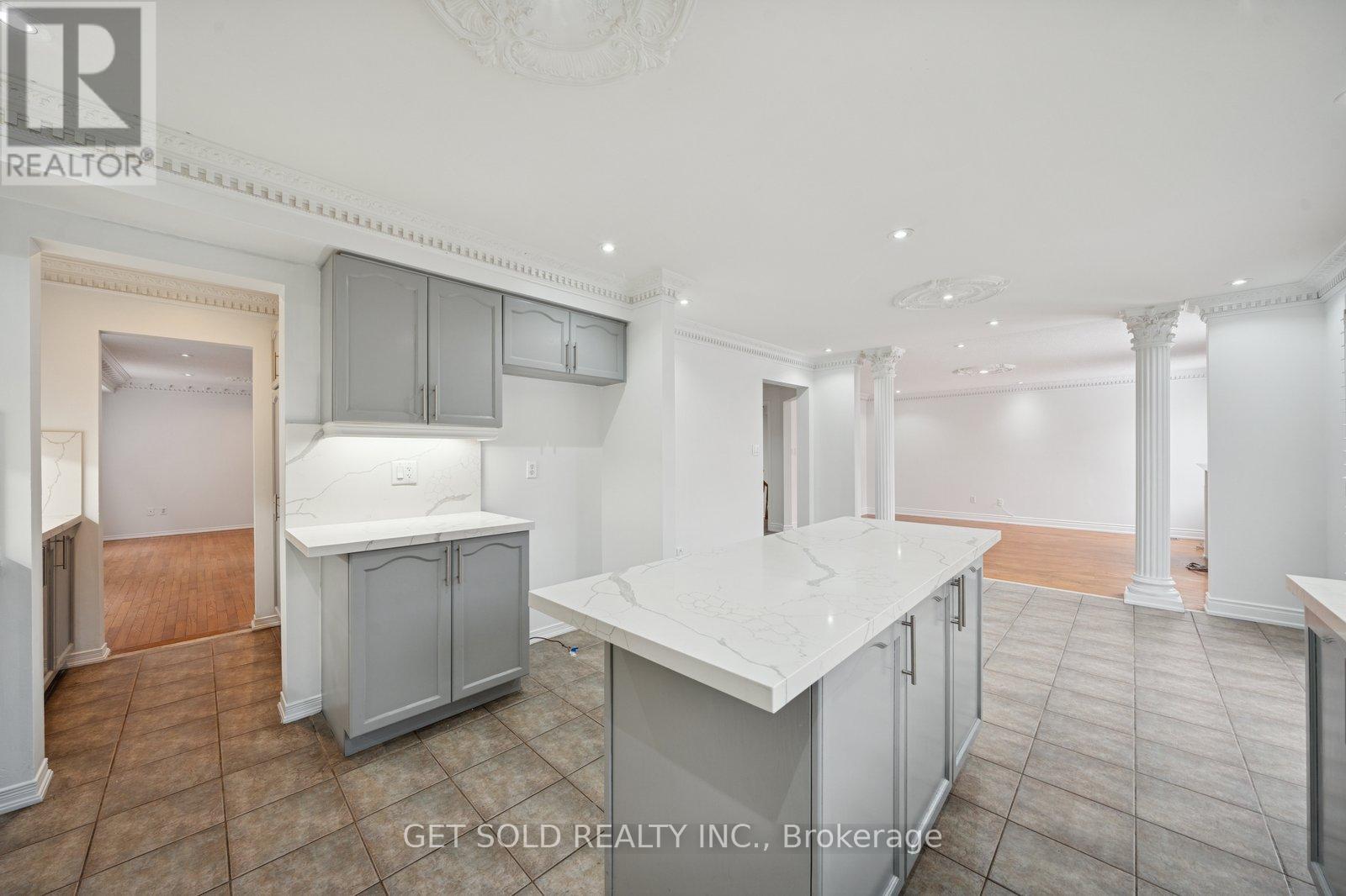 33 Tideland Drive, Brampton, Ontario  L7A 2W2 - Photo 9 - W12638742