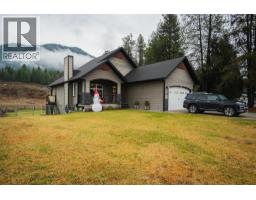 892 Waterloo Road, castlegar, British Columbia