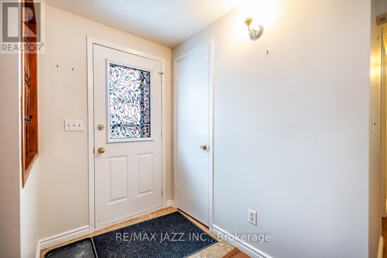 119 Wilmot Trail, Clarington, Ontario  L1B 1B9 - Photo 6 - E12638772