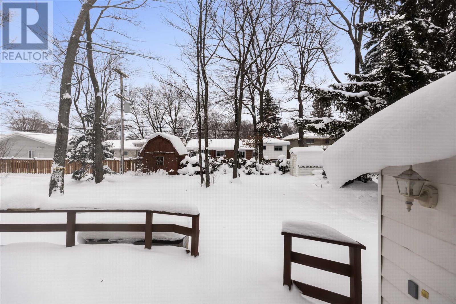 121 Pleasant Dr, Sault Ste. Marie, Ontario P6B 4E1 - Photo 37 - SM253497