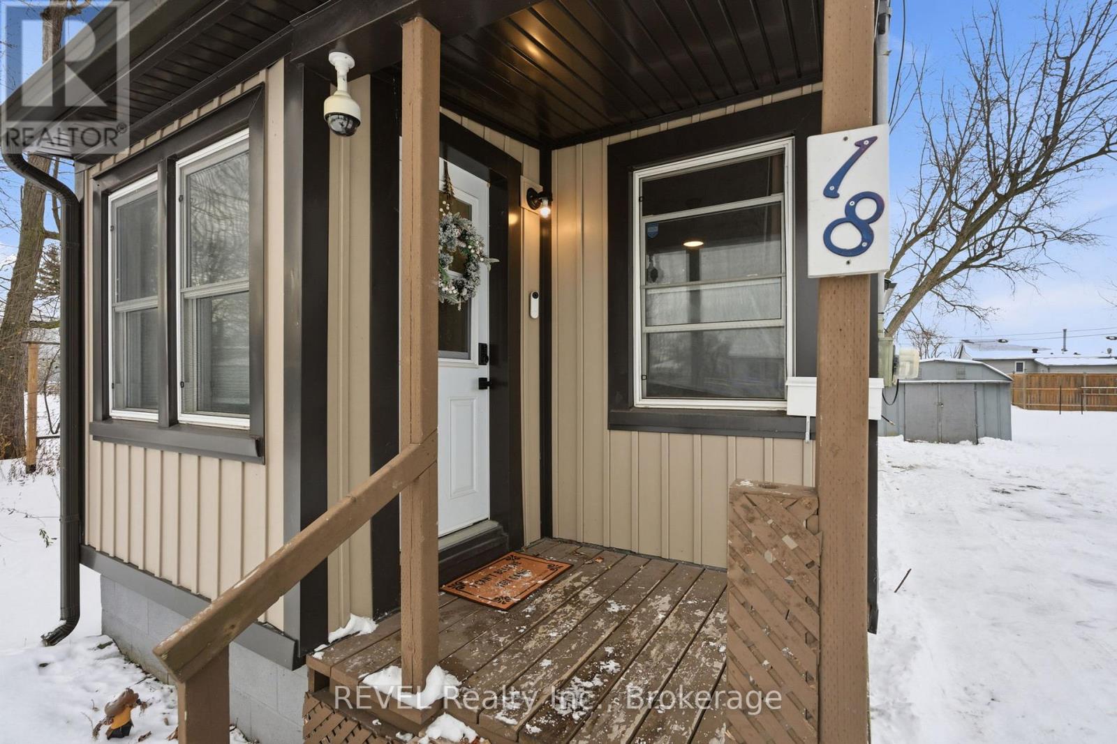 18 Kingsmill Street, Fort Erie, Ontario  L2A 4E3 - Photo 4 - X12638766