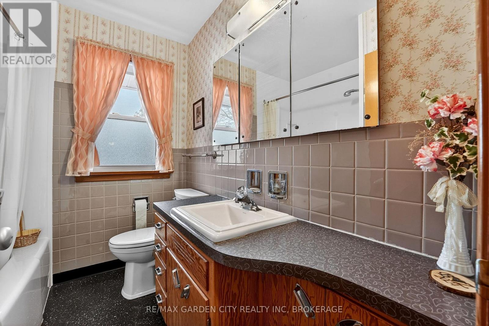 13 Chestnut Street, Pelham (Fonthill), Ontario  L0S 1E3 - Photo 12 - X12638834