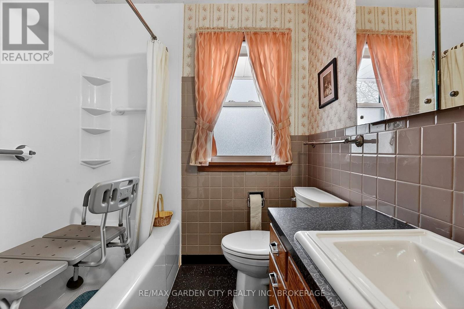 13 Chestnut Street, Pelham (Fonthill), Ontario  L0S 1E3 - Photo 13 - X12638834