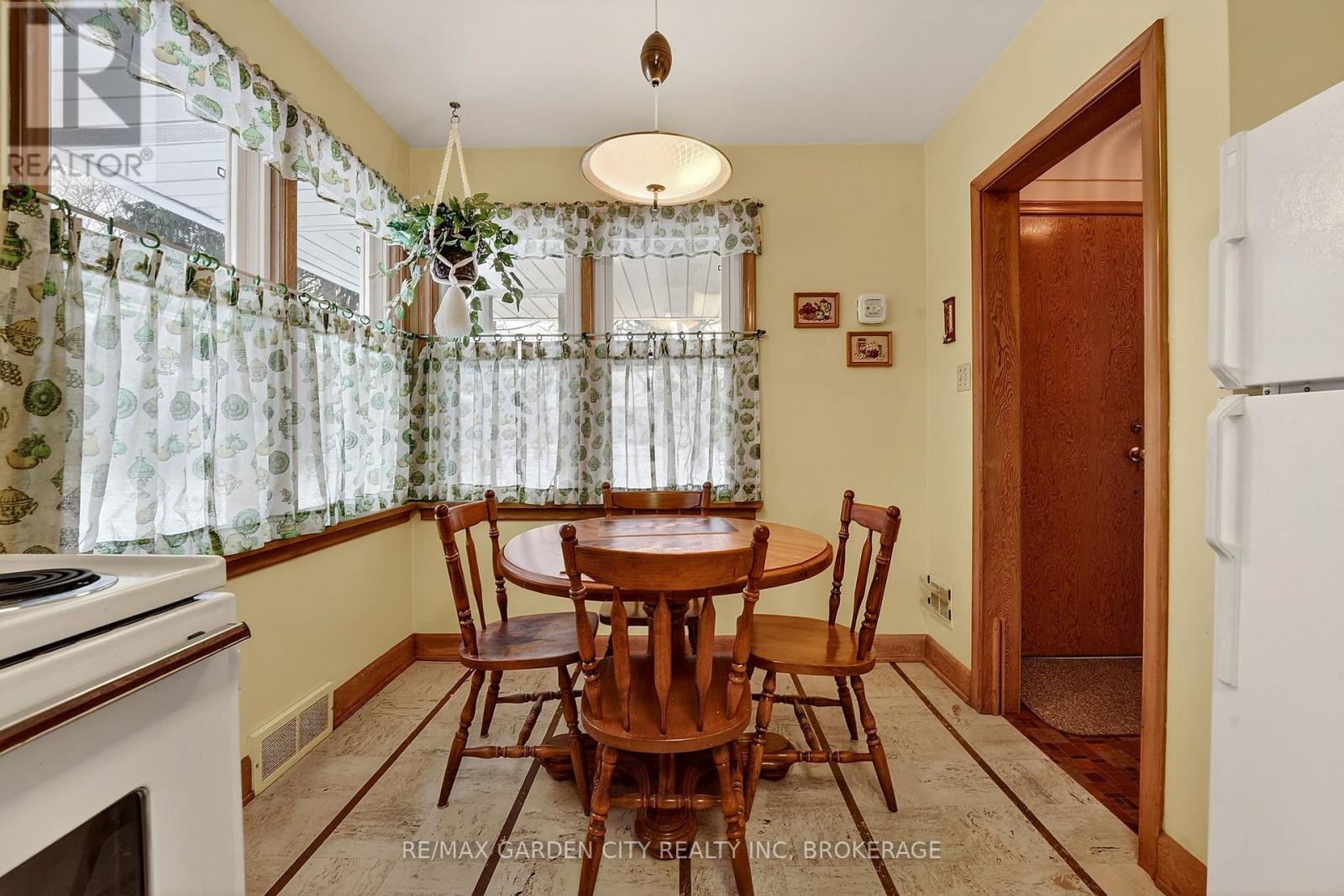 13 Chestnut Street, Pelham (Fonthill), Ontario  L0S 1E3 - Photo 16 - X12638834