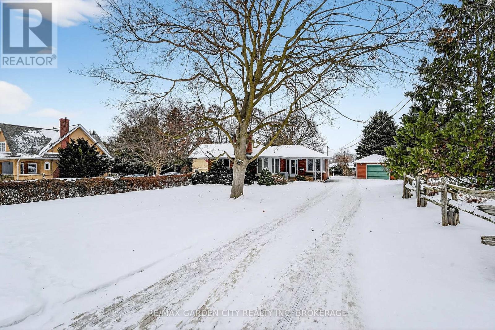 13 Chestnut Street, Pelham (Fonthill), Ontario  L0S 1E3 - Photo 4 - X12638834