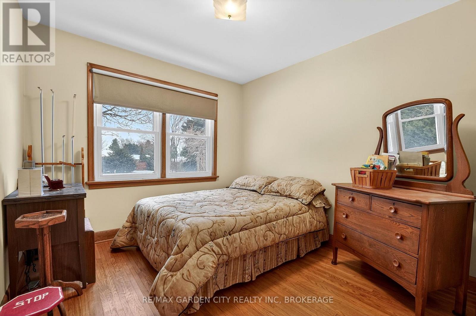 13 Chestnut Street, Pelham (Fonthill), Ontario  L0S 1E3 - Photo 9 - X12638834