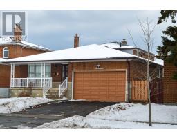 17 ALTAIR AVENUE, Toronto, Ontario