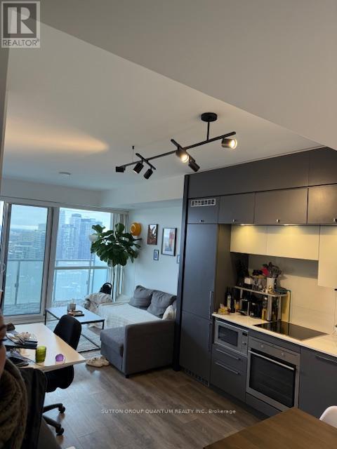 4705 - 15 Grenville Street W, Toronto, Ontario  M5Y 0B9 - Photo 10 - C12638808