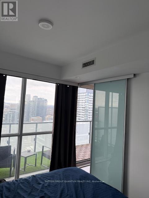 4705 - 15 Grenville Street W, Toronto, Ontario  M5Y 0B9 - Photo 2 - C12638808