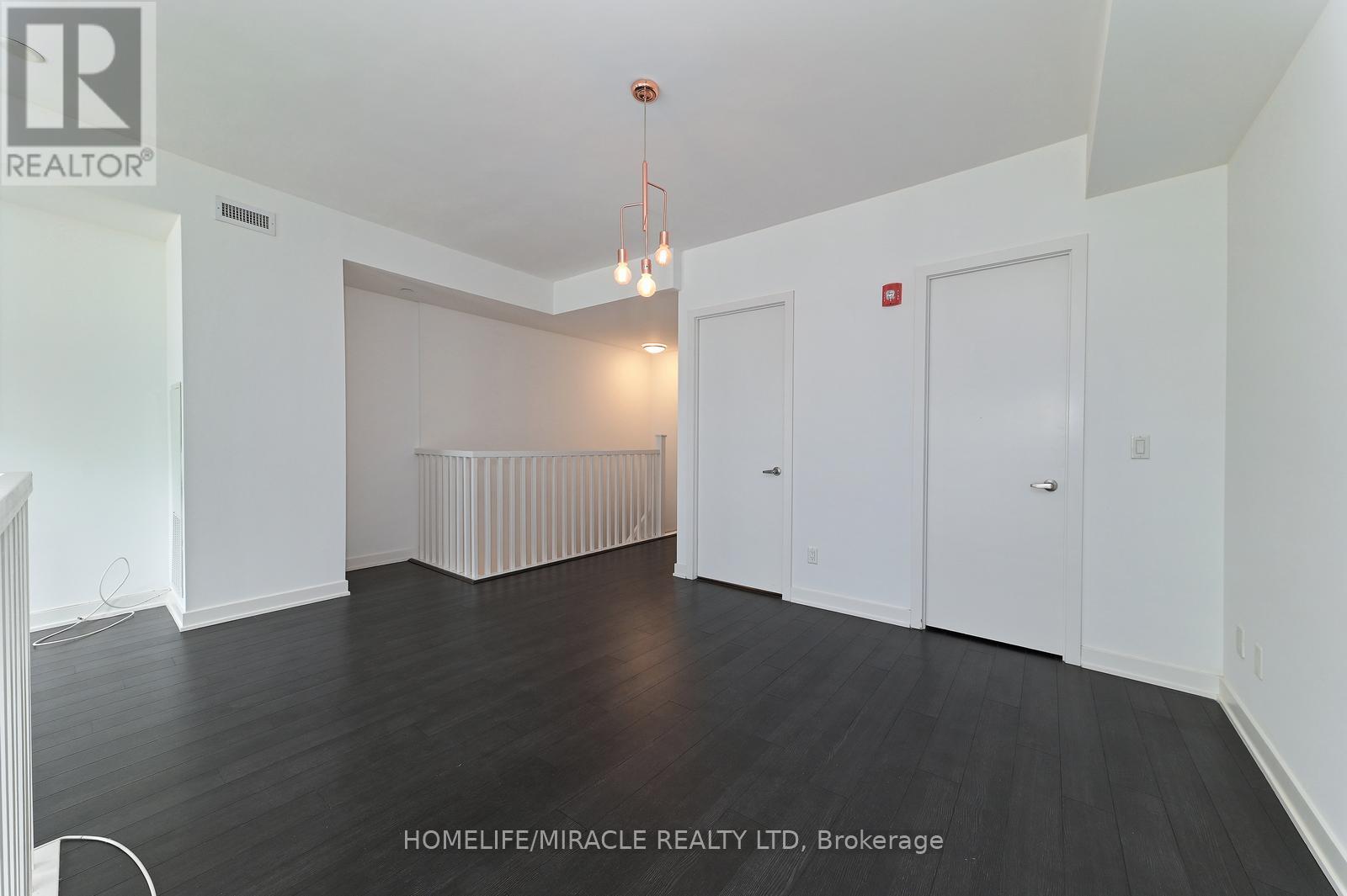 C203 - 5260 Dundas Street W, Burlington, Ontario  L7L 0J7 - Photo 11 - W12637354