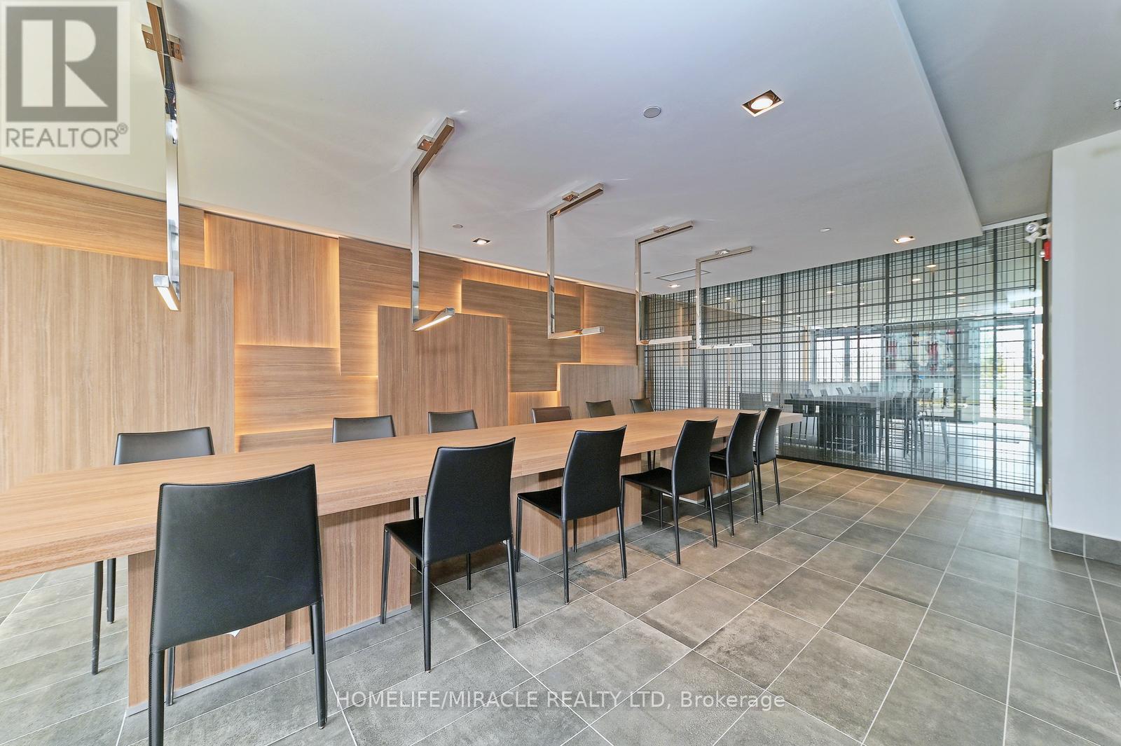 C203 - 5260 Dundas Street W, Burlington, Ontario  L7L 0J7 - Photo 17 - W12637354