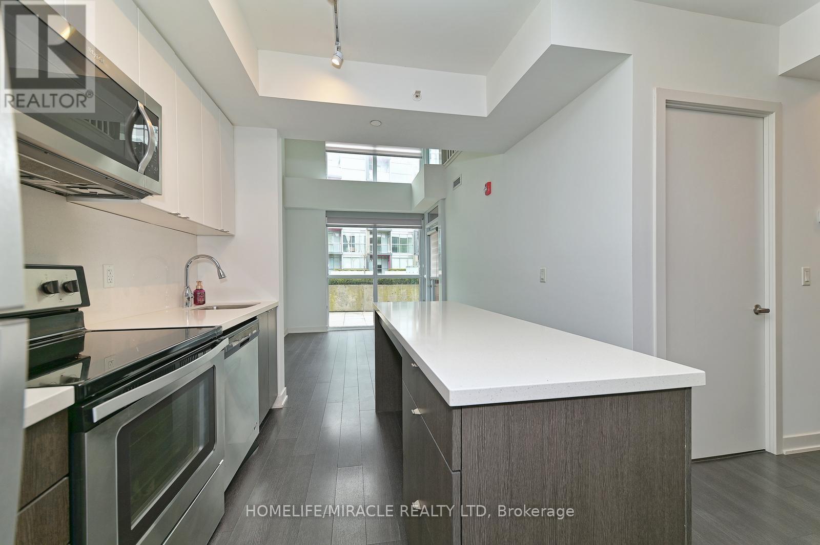 C203 - 5260 Dundas Street W, Burlington, Ontario  L7L 0J7 - Photo 3 - W12637354