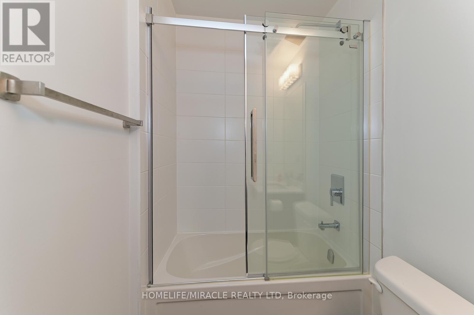 C203 - 5260 Dundas Street W, Burlington, Ontario  L7L 0J7 - Photo 9 - W12637354