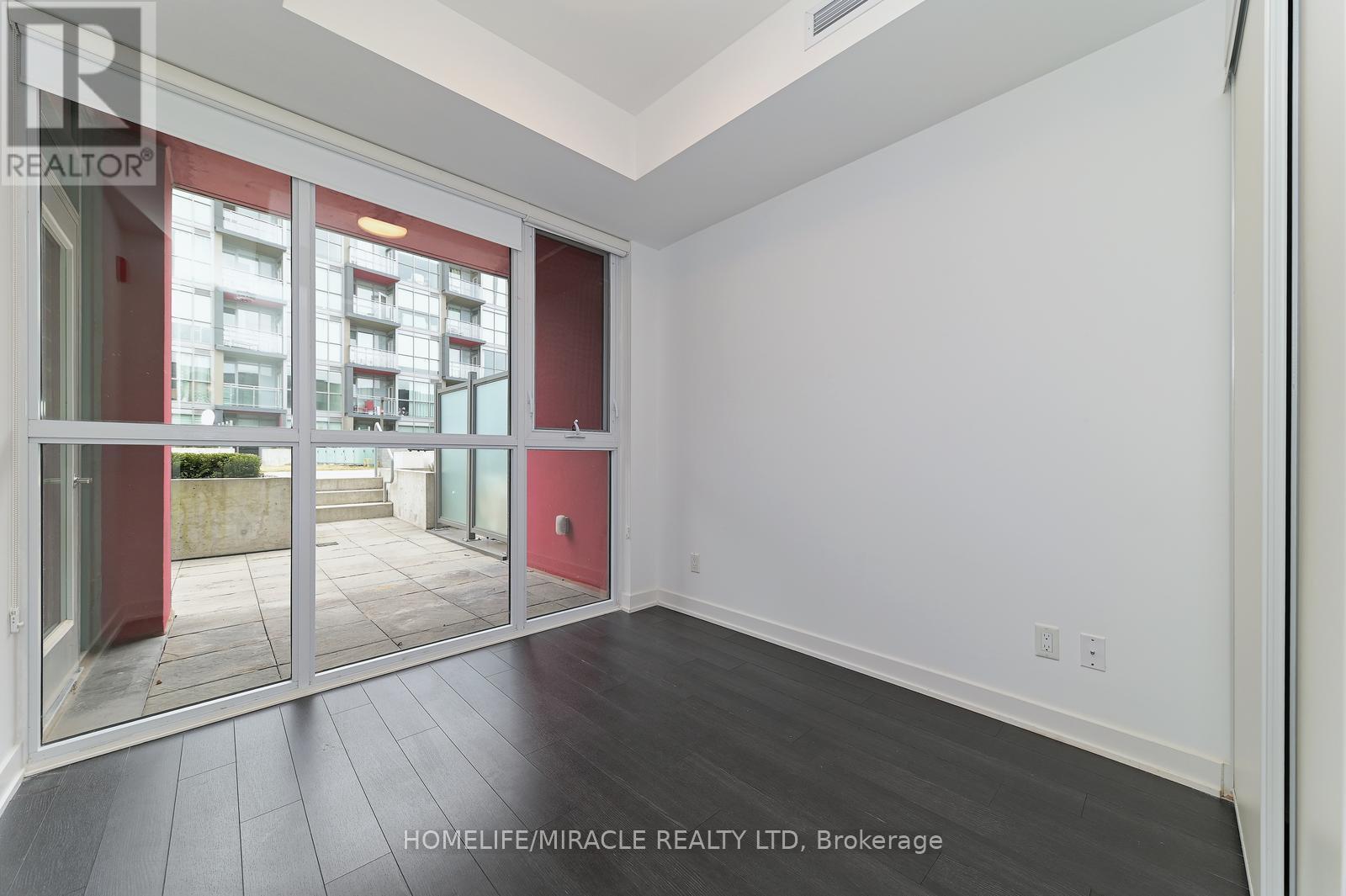 C203 - 5260 Dundas Street W, Burlington, Ontario  L7L 0J7 - Photo 8 - W12637354