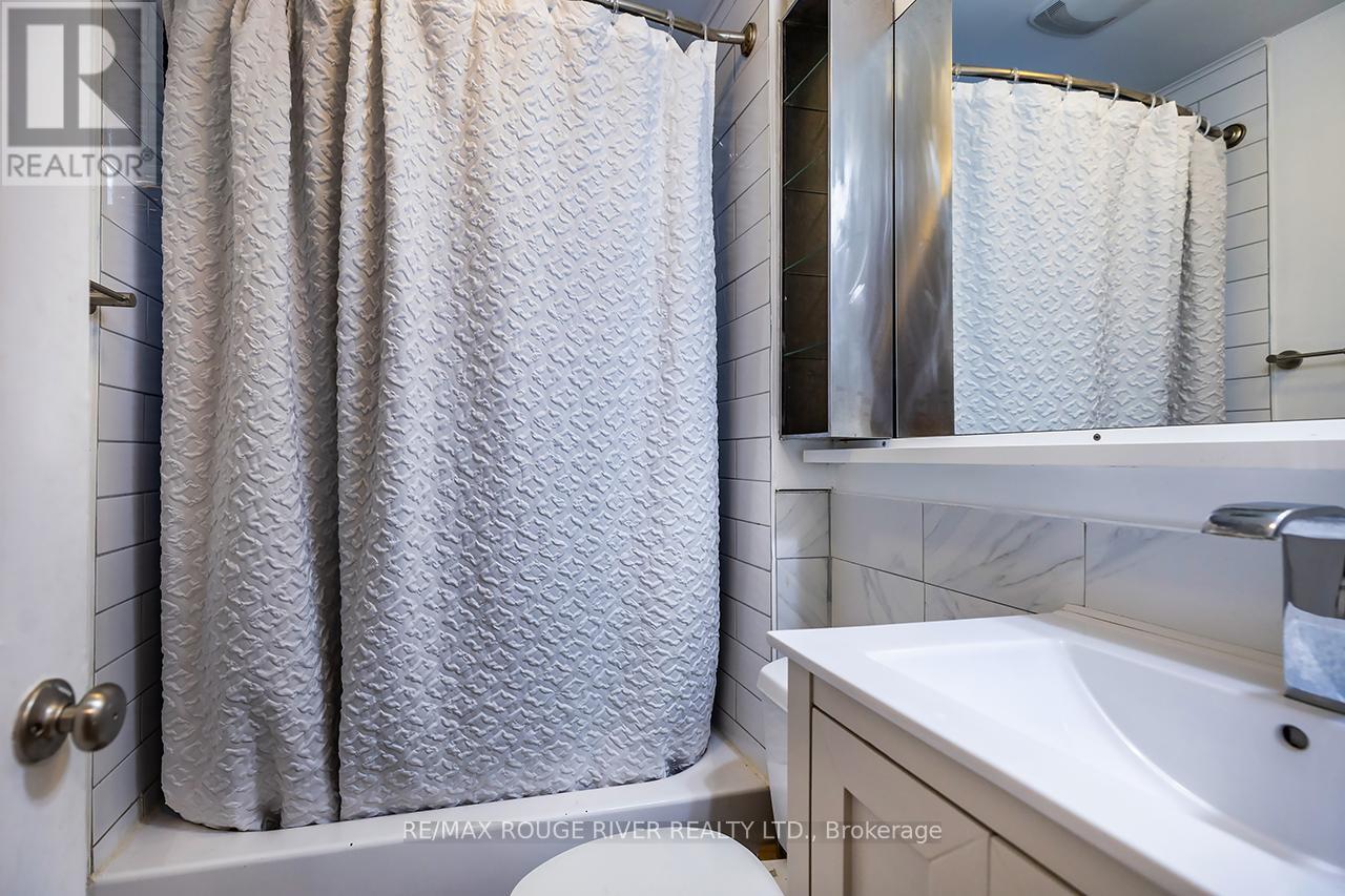 8 Birch Crescent, Ajax, Ontario  L1S 1X4 - Photo 12 - E12638686