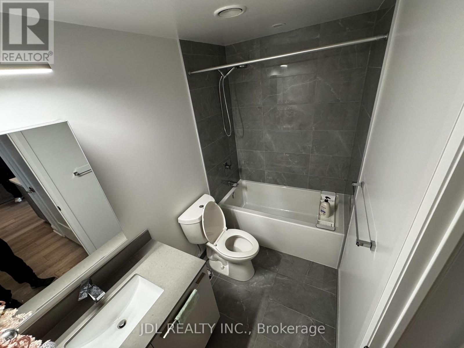 8 Water Walk Drive, Markham, Ontario  L3R 6L4 - Photo 7 - N12638780