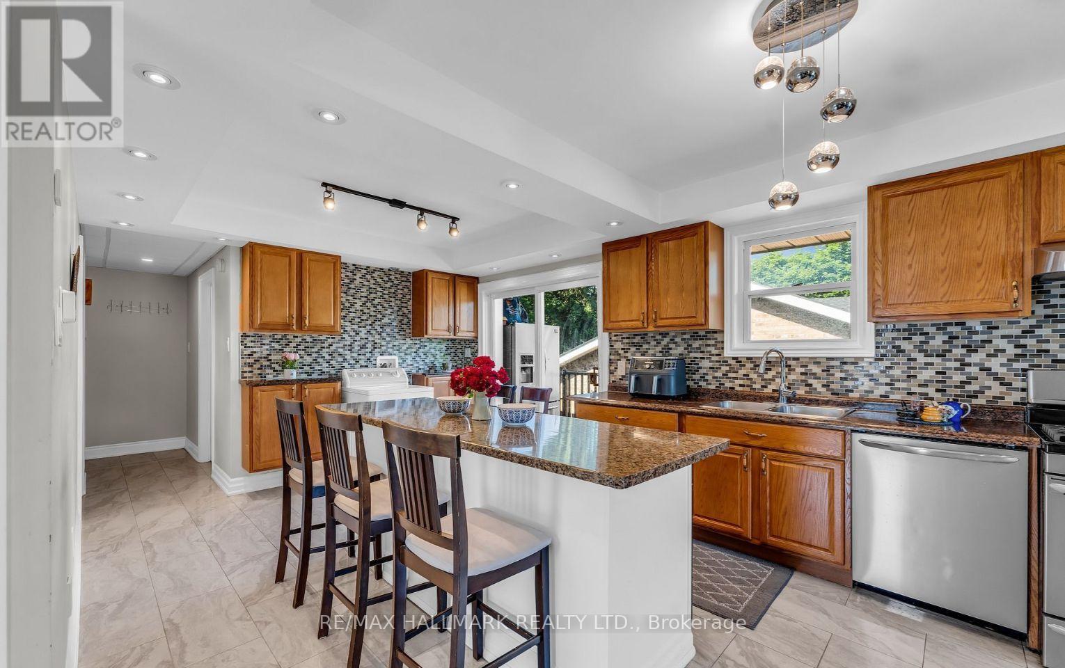 1060 Elgin Street, Newmarket, Ontario  L3Y 3C1 - Photo 14 - N12638828