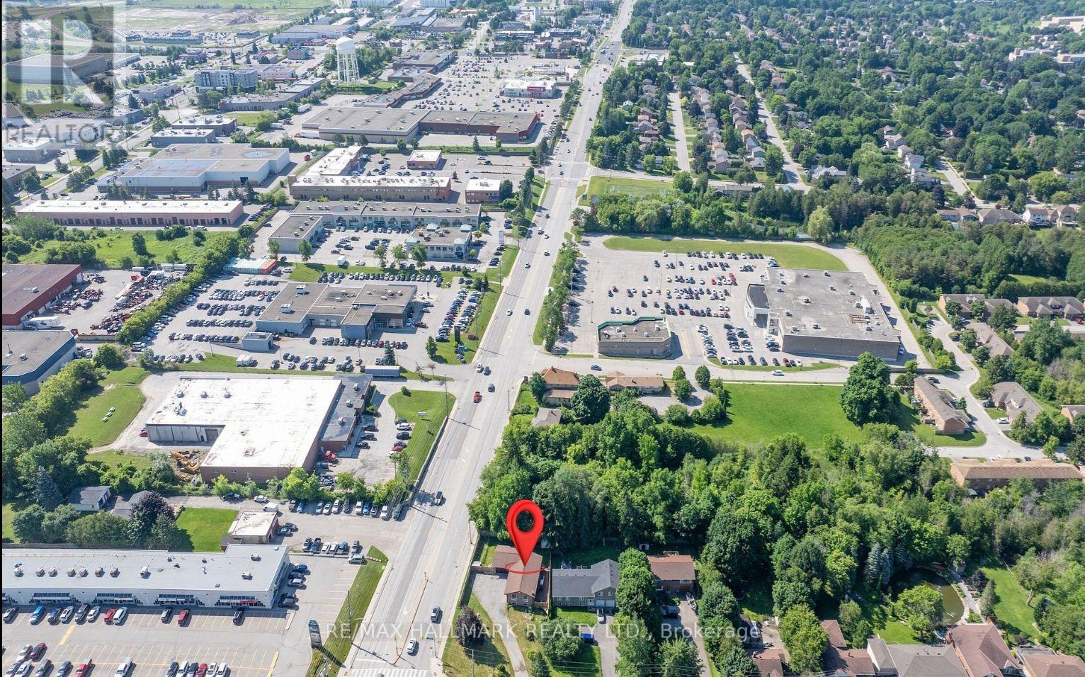 1060 Elgin Street, Newmarket, Ontario  L3Y 3C1 - Photo 3 - N12638828