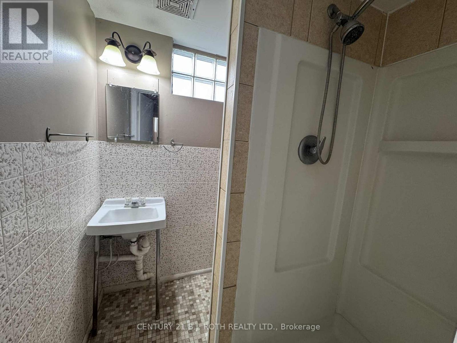 Lower - 141 Gunn Street, Barrie, Ontario  L4M 2H6 - Photo 10 - S12638812