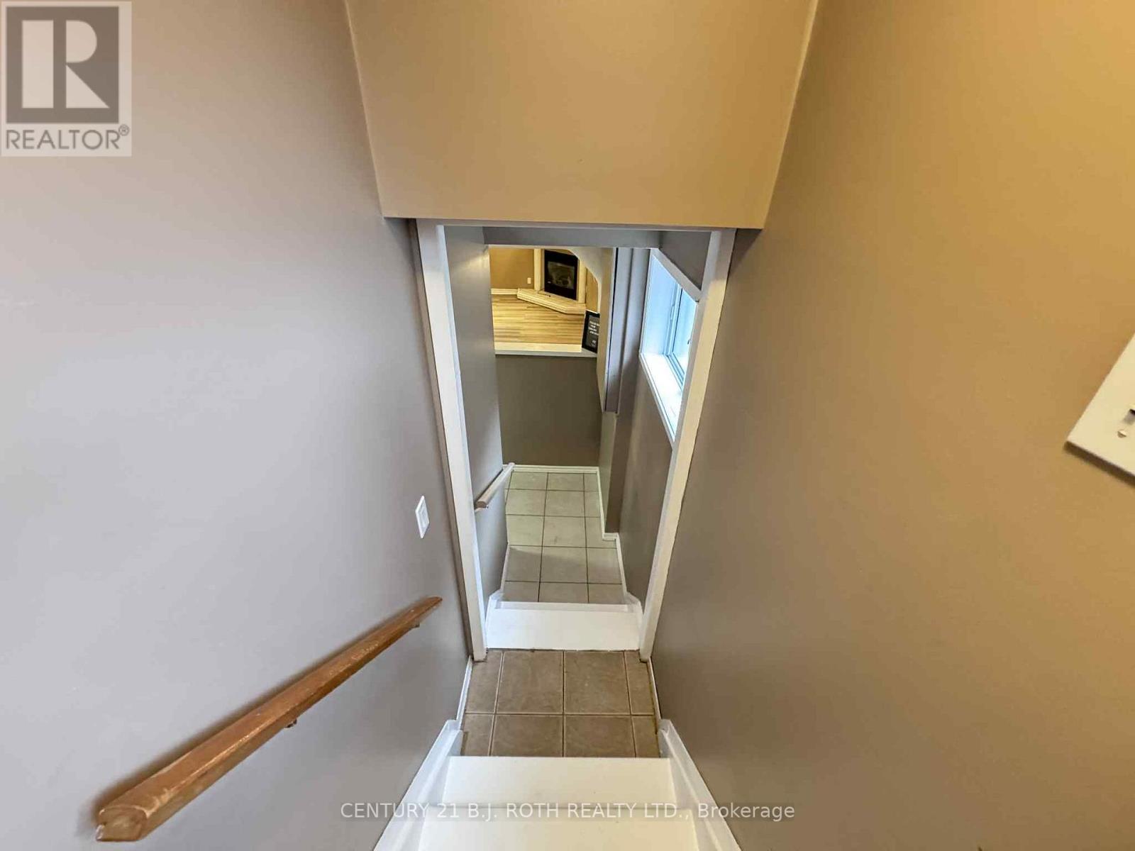 Lower - 141 Gunn Street, Barrie, Ontario  L4M 2H6 - Photo 12 - S12638812