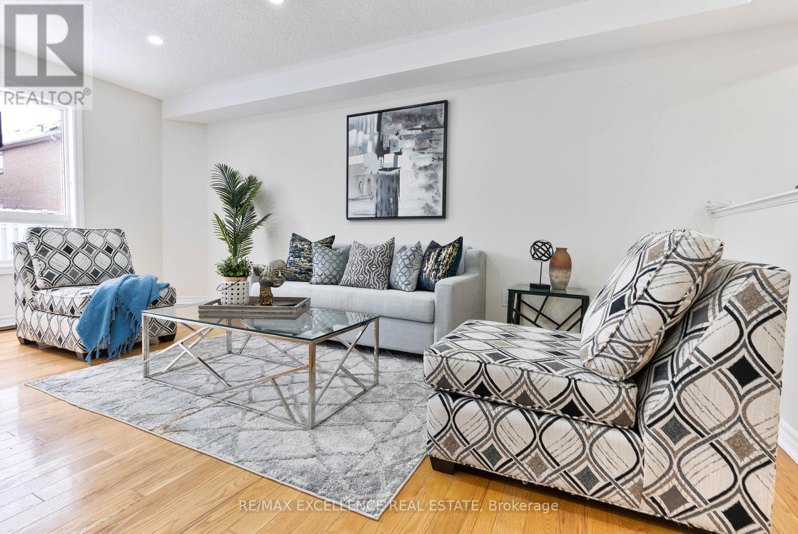 663 Macbeth Heights, Mississauga, Ontario  L5W 1E5 - Photo 2 - W12638768