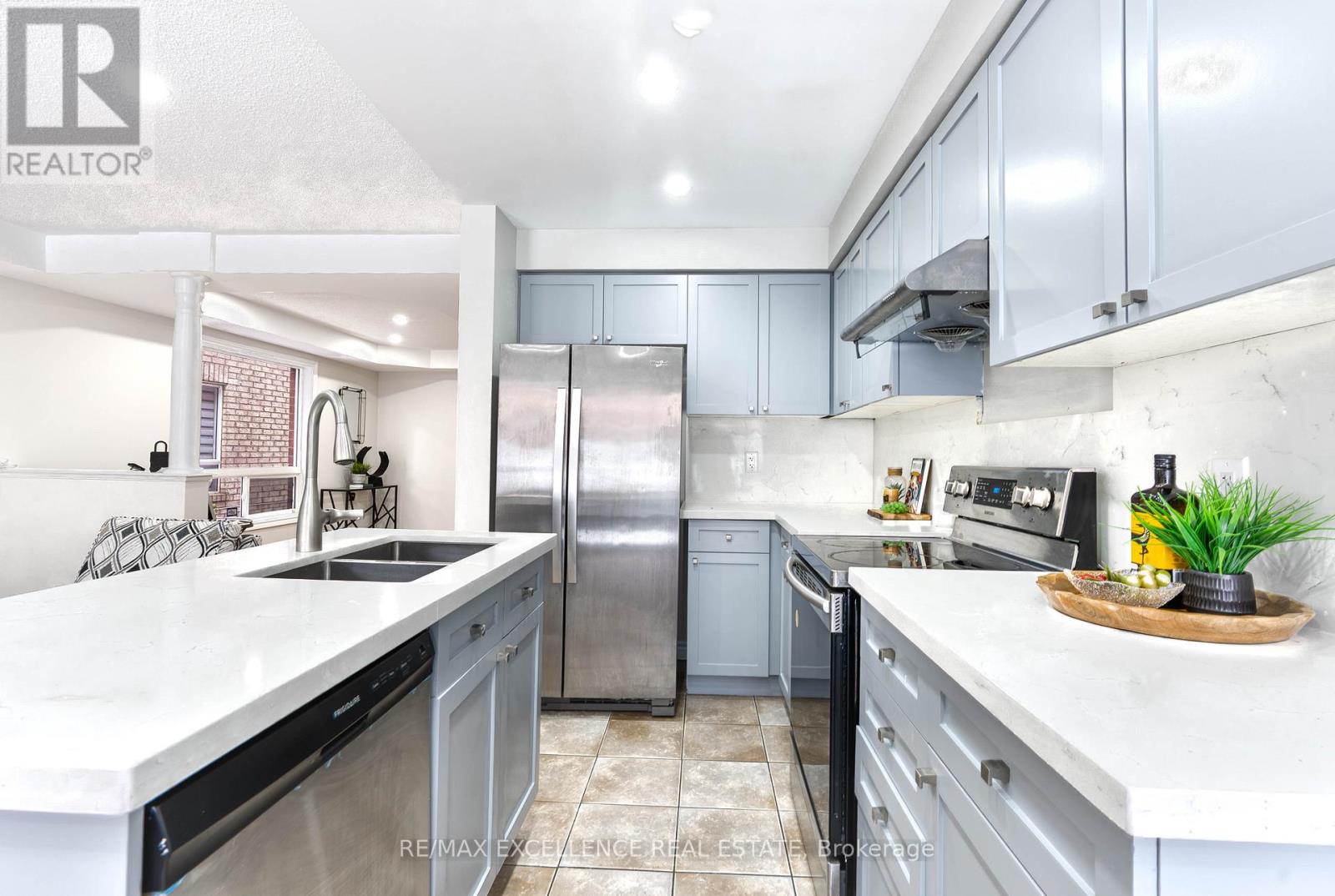 663 Macbeth Heights, Mississauga, Ontario  L5W 1E5 - Photo 9 - W12638768