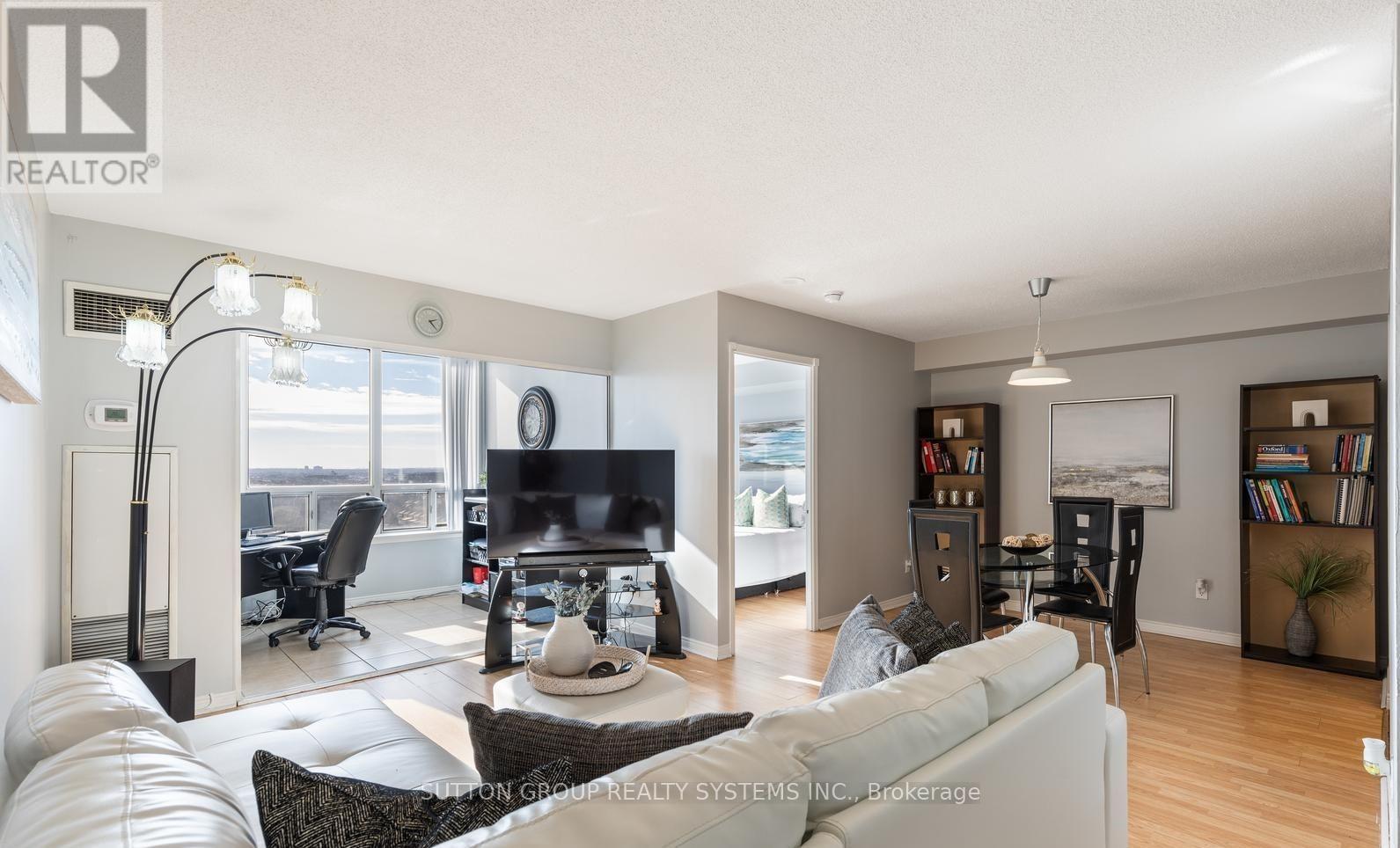 1805 - 135 Hillcrest Avenue, Mississauga, Ontario  L5B 4B1 - Photo 10 - W12638794