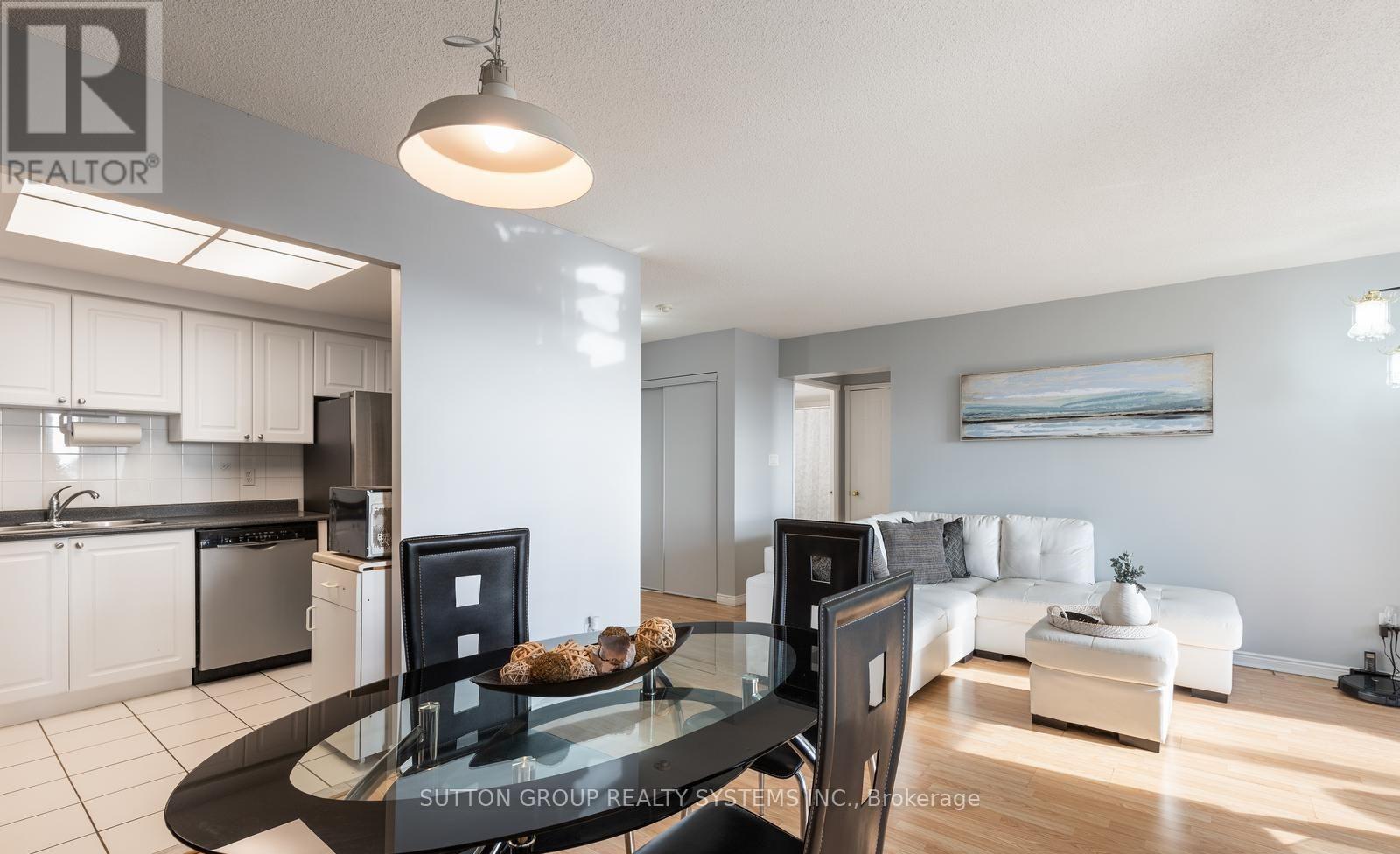 1805 - 135 Hillcrest Avenue, Mississauga, Ontario  L5B 4B1 - Photo 12 - W12638794