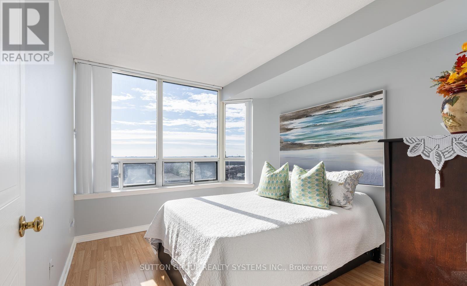 1805 - 135 Hillcrest Avenue, Mississauga, Ontario  L5B 4B1 - Photo 21 - W12638794