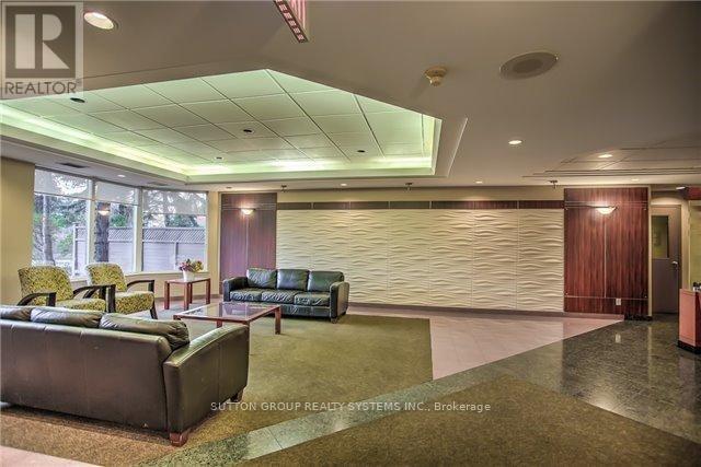 1805 - 135 Hillcrest Avenue, Mississauga, Ontario  L5B 4B1 - Photo 6 - W12638794