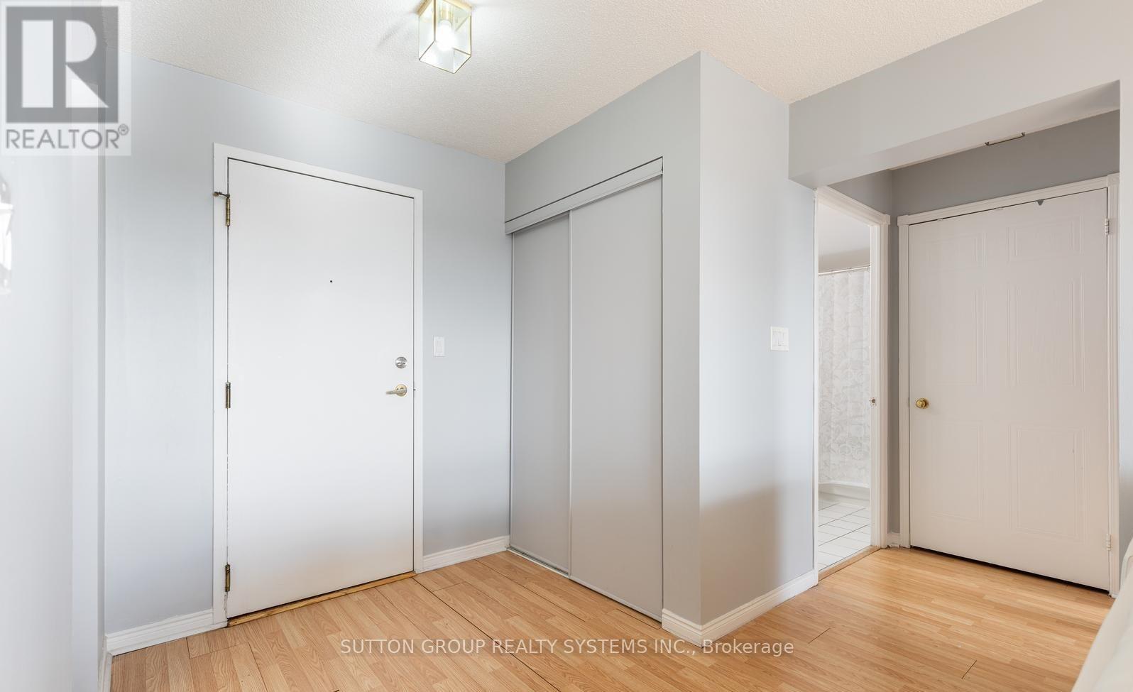 1805 - 135 Hillcrest Avenue, Mississauga, Ontario  L5B 4B1 - Photo 8 - W12638794