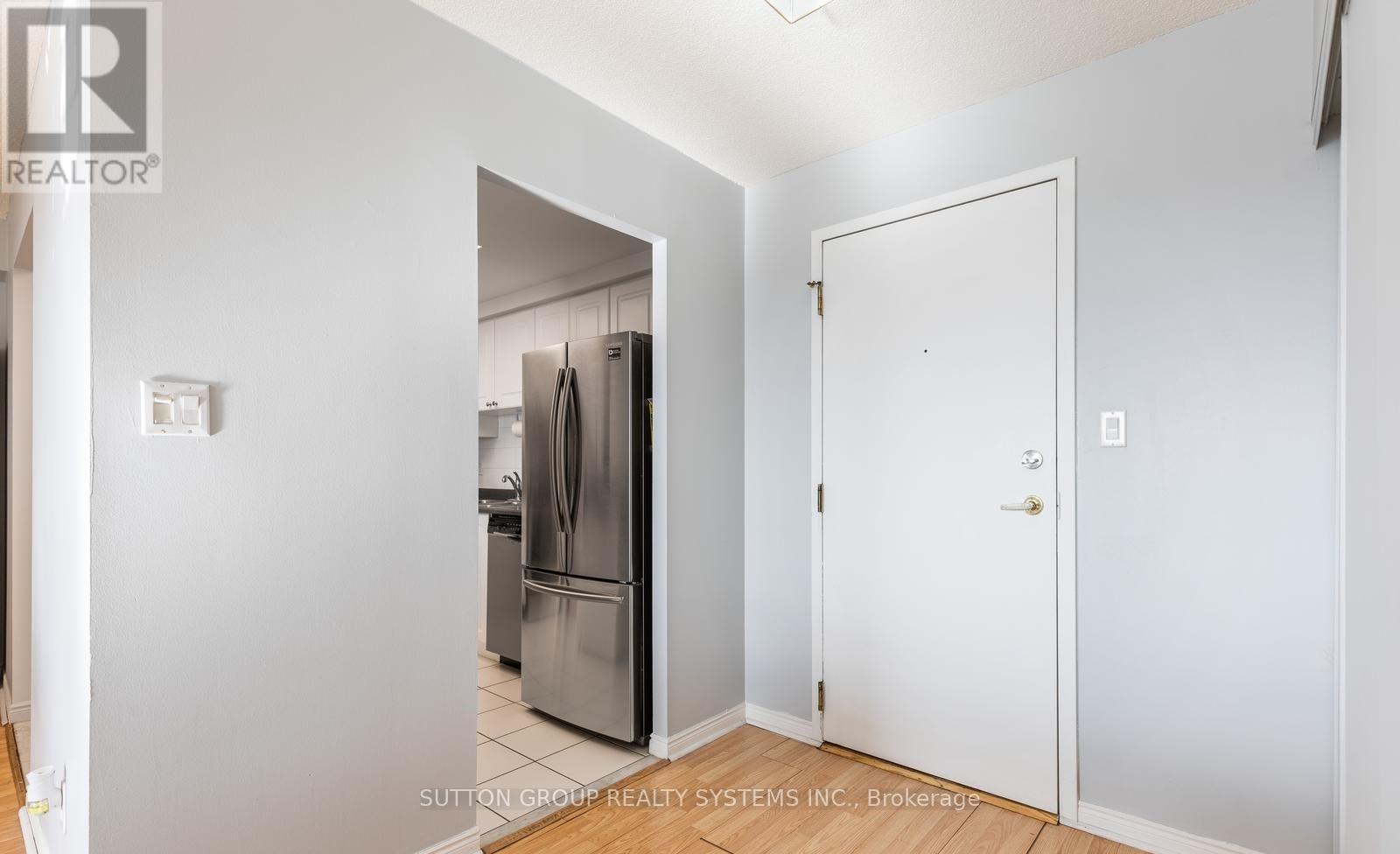 1805 - 135 Hillcrest Avenue, Mississauga, Ontario  L5B 4B1 - Photo 9 - W12638794