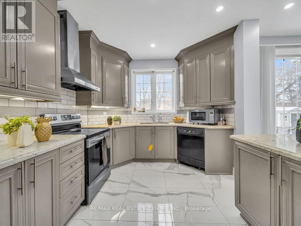 22 Rufford Drive, Brampton, Ontario  L6P 1E6 - Photo 20 - W12614028