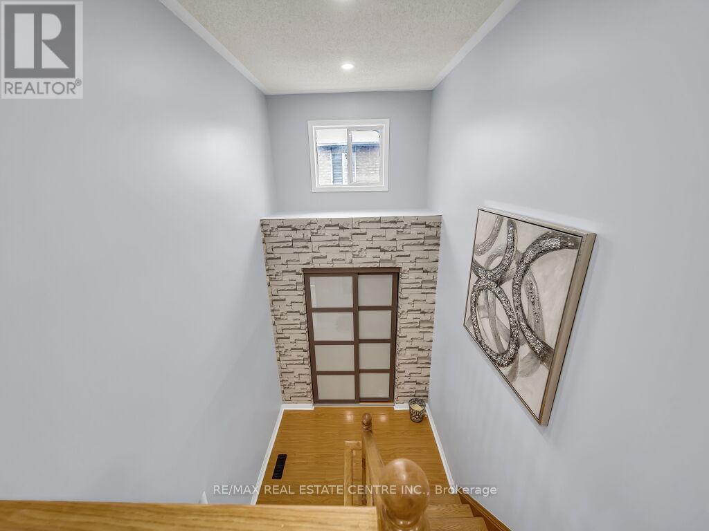 22 Rufford Drive, Brampton, Ontario  L6P 1E6 - Photo 22 - W12614028