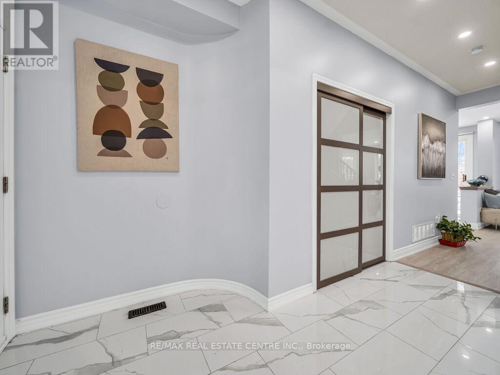 22 Rufford Drive, Brampton, Ontario  L6P 1E6 - Photo 10 - W12614028