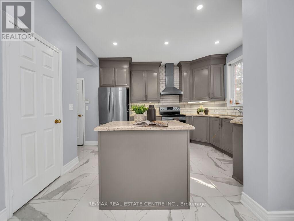 22 Rufford Drive, Brampton, Ontario  L6P 1E6 - Photo 18 - W12614028