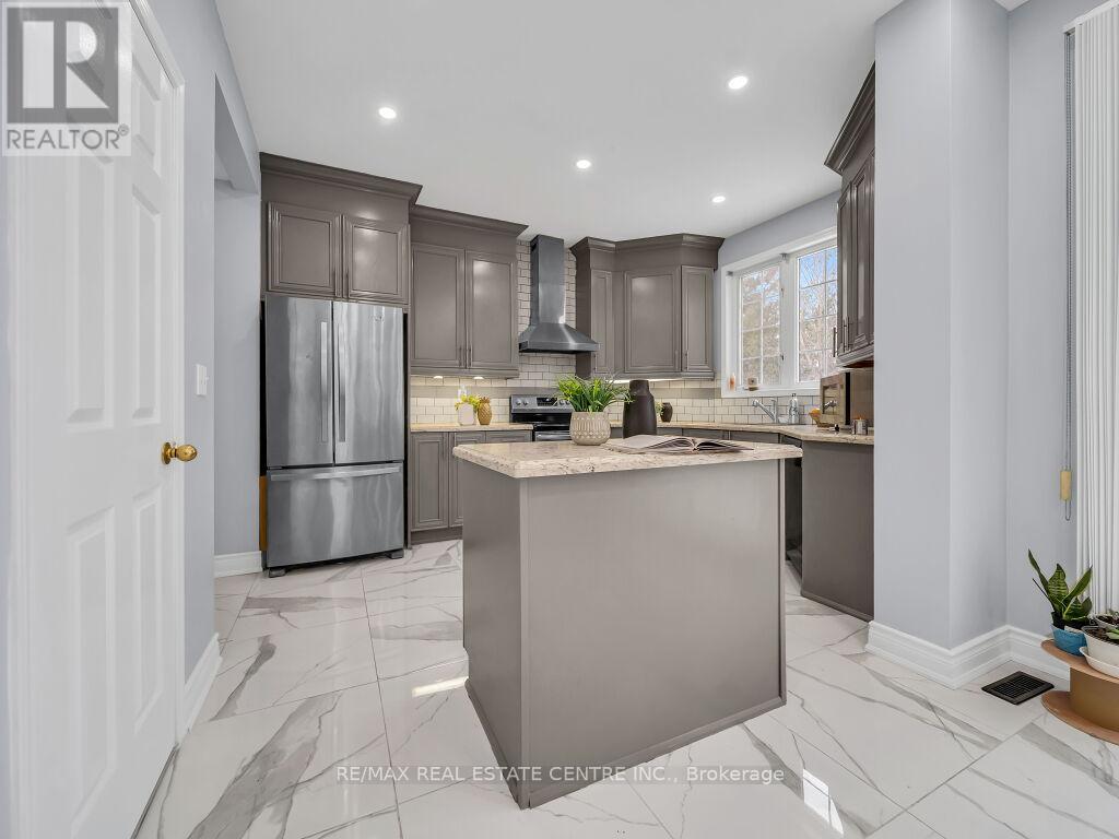 22 Rufford Drive, Brampton, Ontario  L6P 1E6 - Photo 19 - W12614028